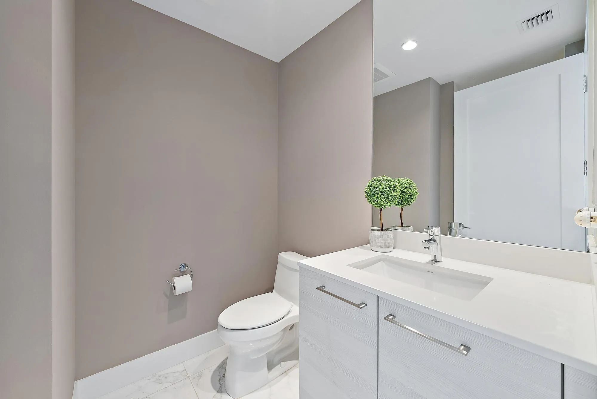 Den/Office Full Bath