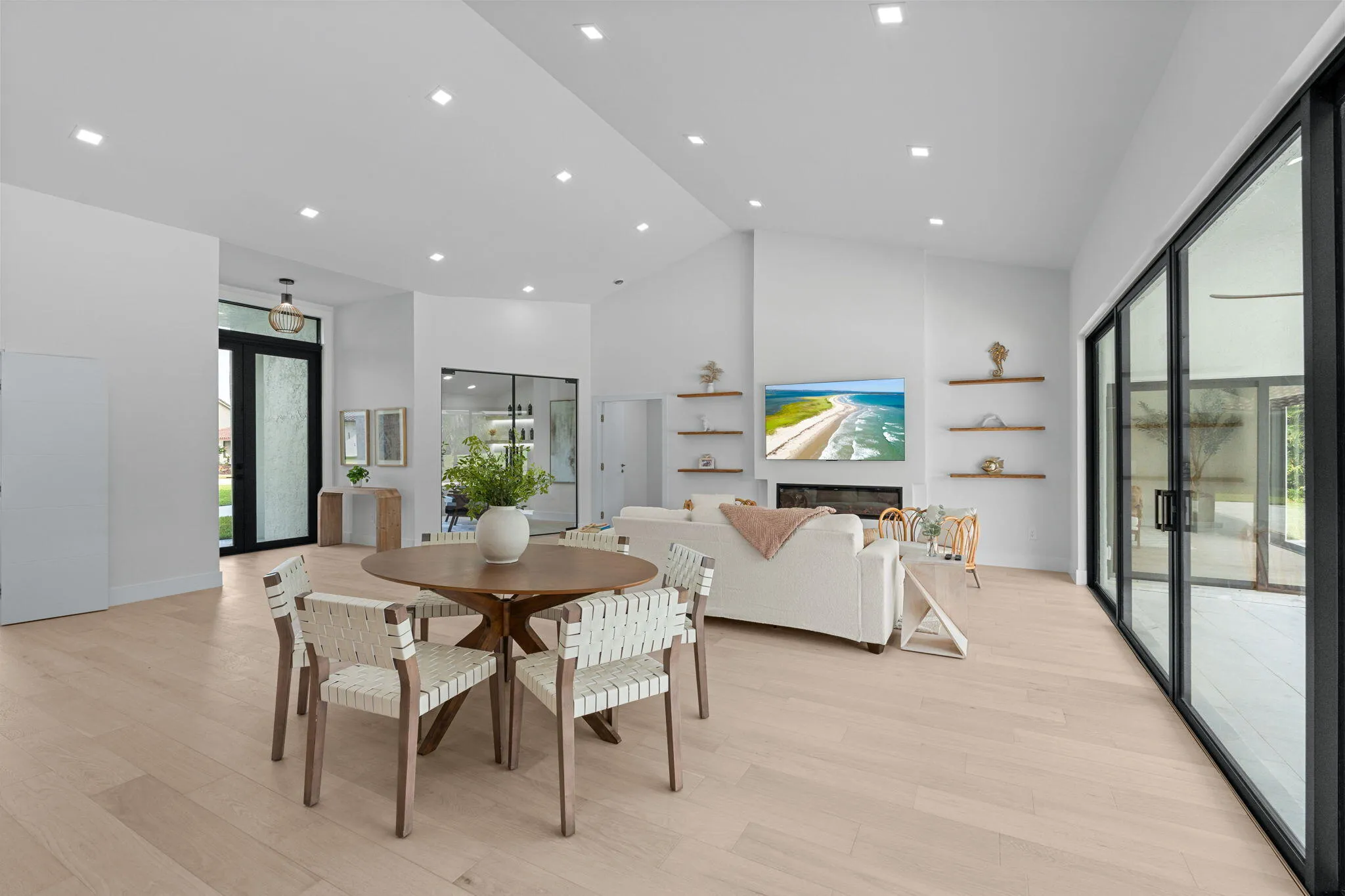 12-web-or-mls-A7403632