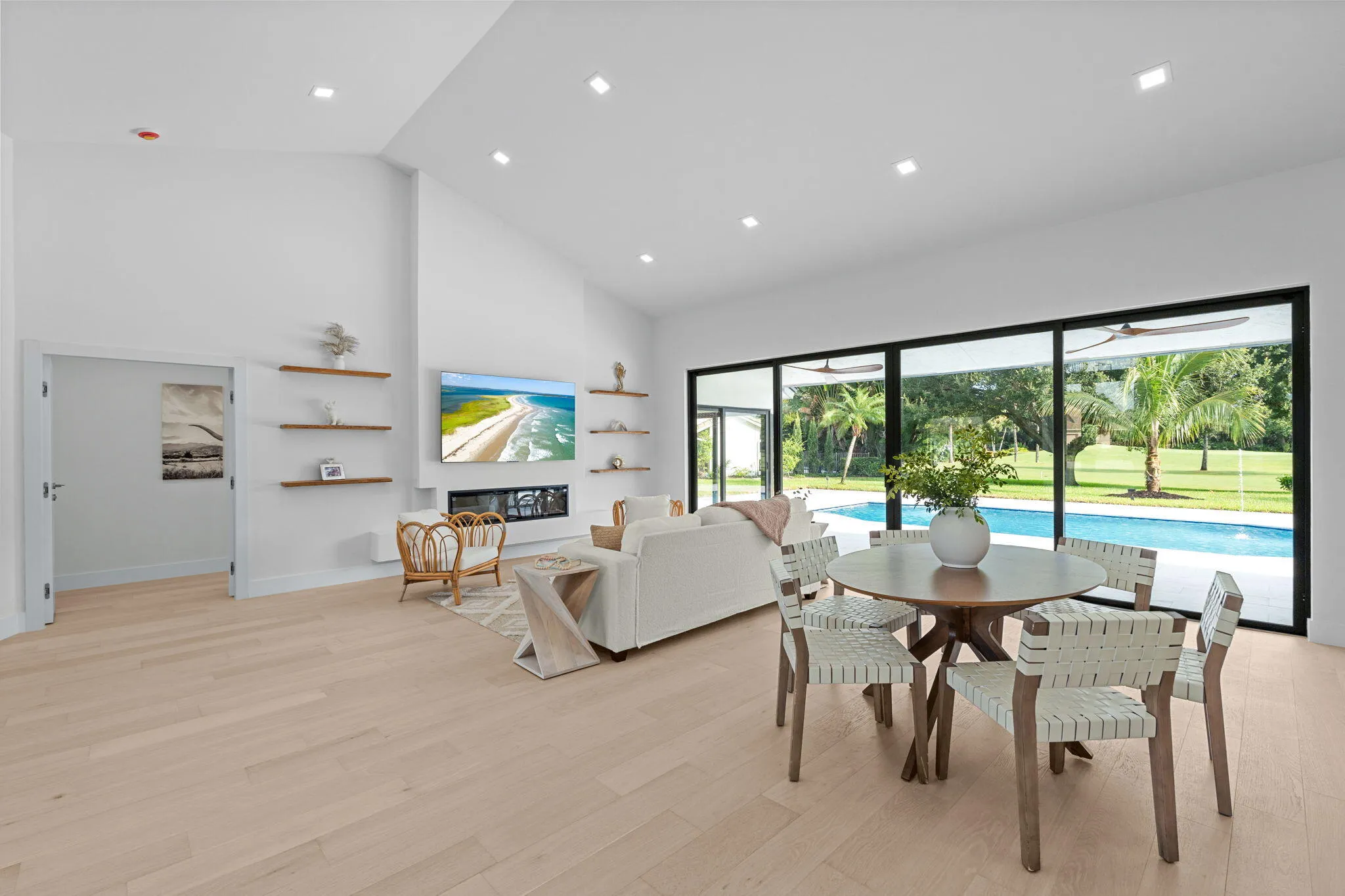 11-web-or-mls-A7403596