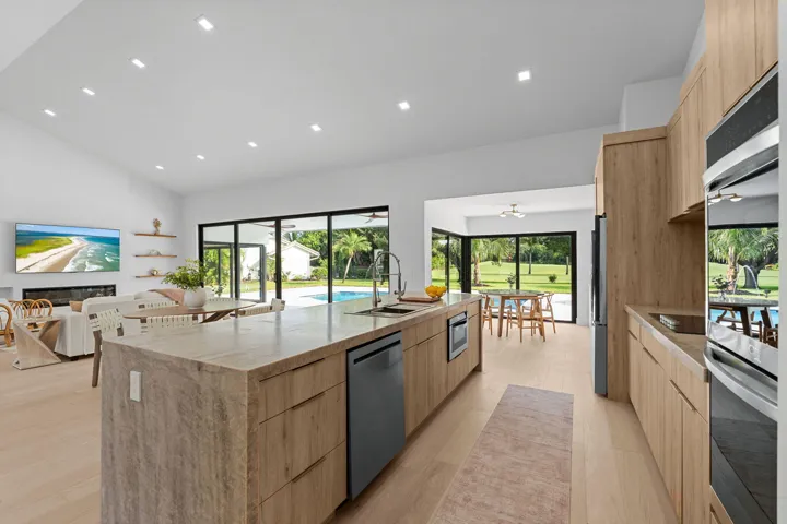 19-web-or-mls-A7403641