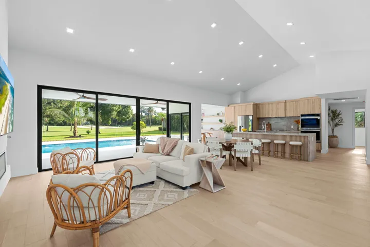 8-web-or-mls-A7403602