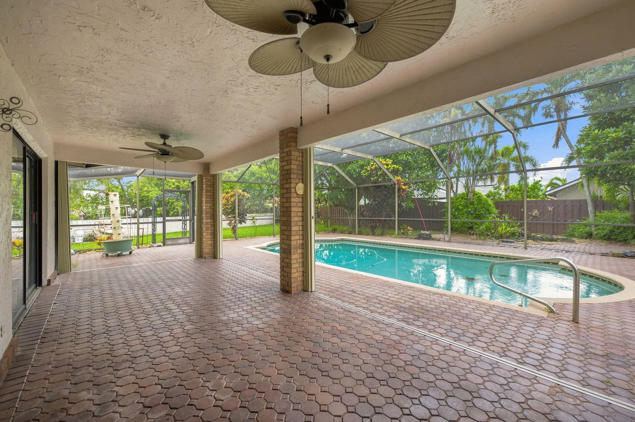 BIG PAVER ROOFED SCREENED PATIO AREA