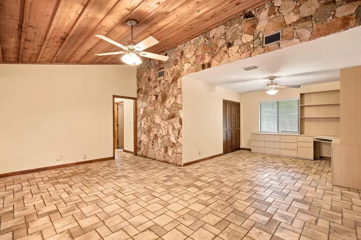BIG TOTAL FAMILY ROOM. HAS CLOSET BY WINDOW.