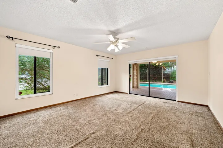 MASTER BEDROOM. VAULTED CEILING. SLIDING DOORS TO PATIO AND POOL.