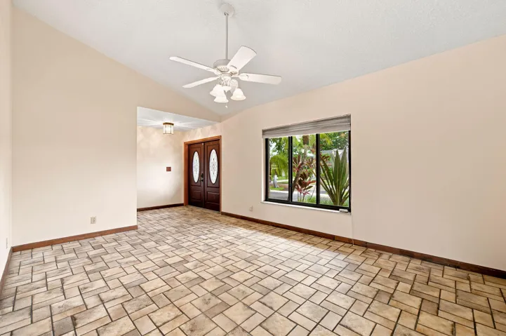 VAULTED CEILING LIVING ROOM