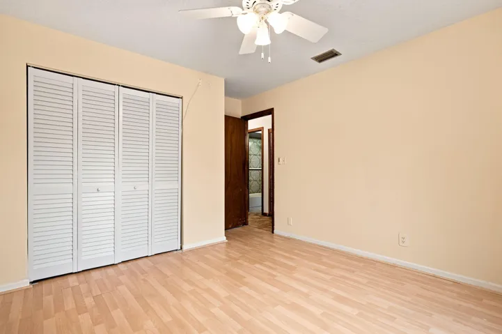 BIGGEST CLOSET OF SMALL BEDROOMS