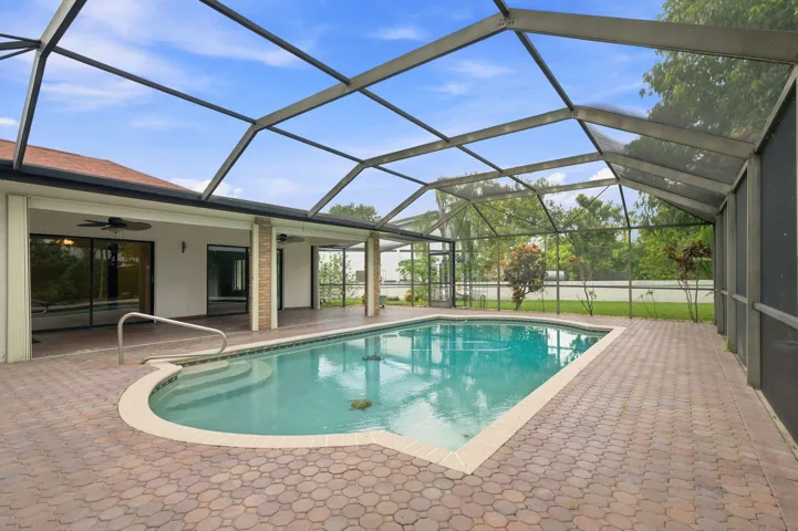 DOMED SCREEN POOL
