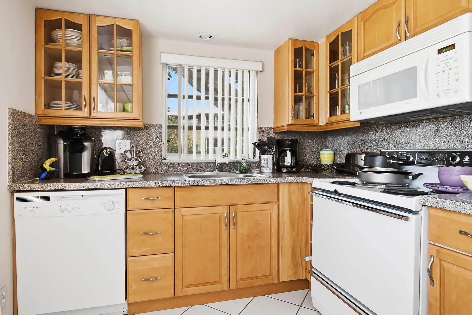 13755-VIA-AURORA-APT-A-33484-006
