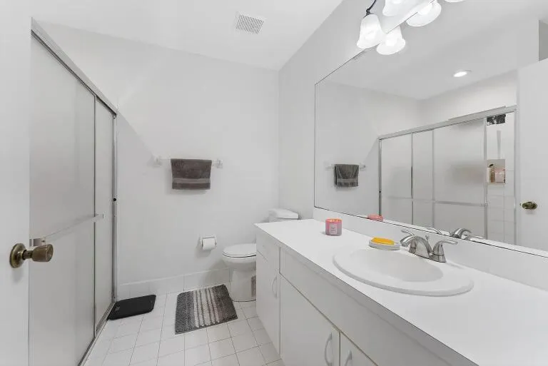 11230 GUEST BATHROOM