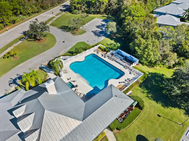 61_river place pool 1