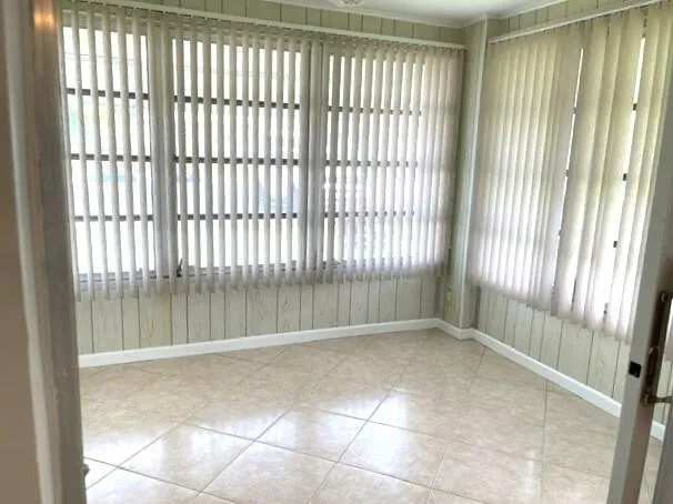 Enclosed Florida room 1