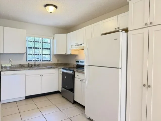 UPDATED KITCHEN!