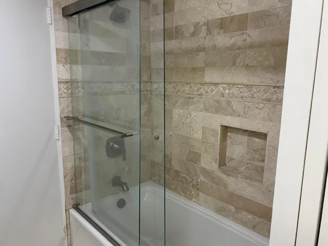 Bathroom 2 Tub