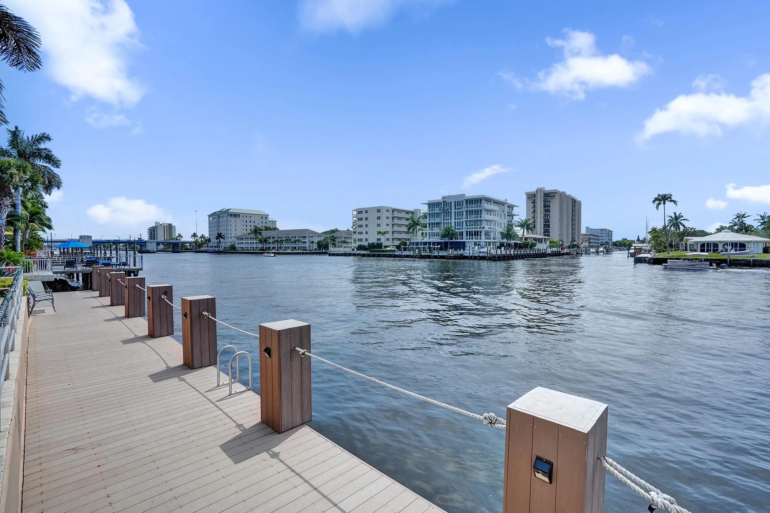 Intracoastal waterfront building, a daily boatshow!