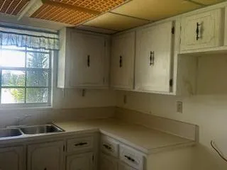 Canalview - Kitchen 3