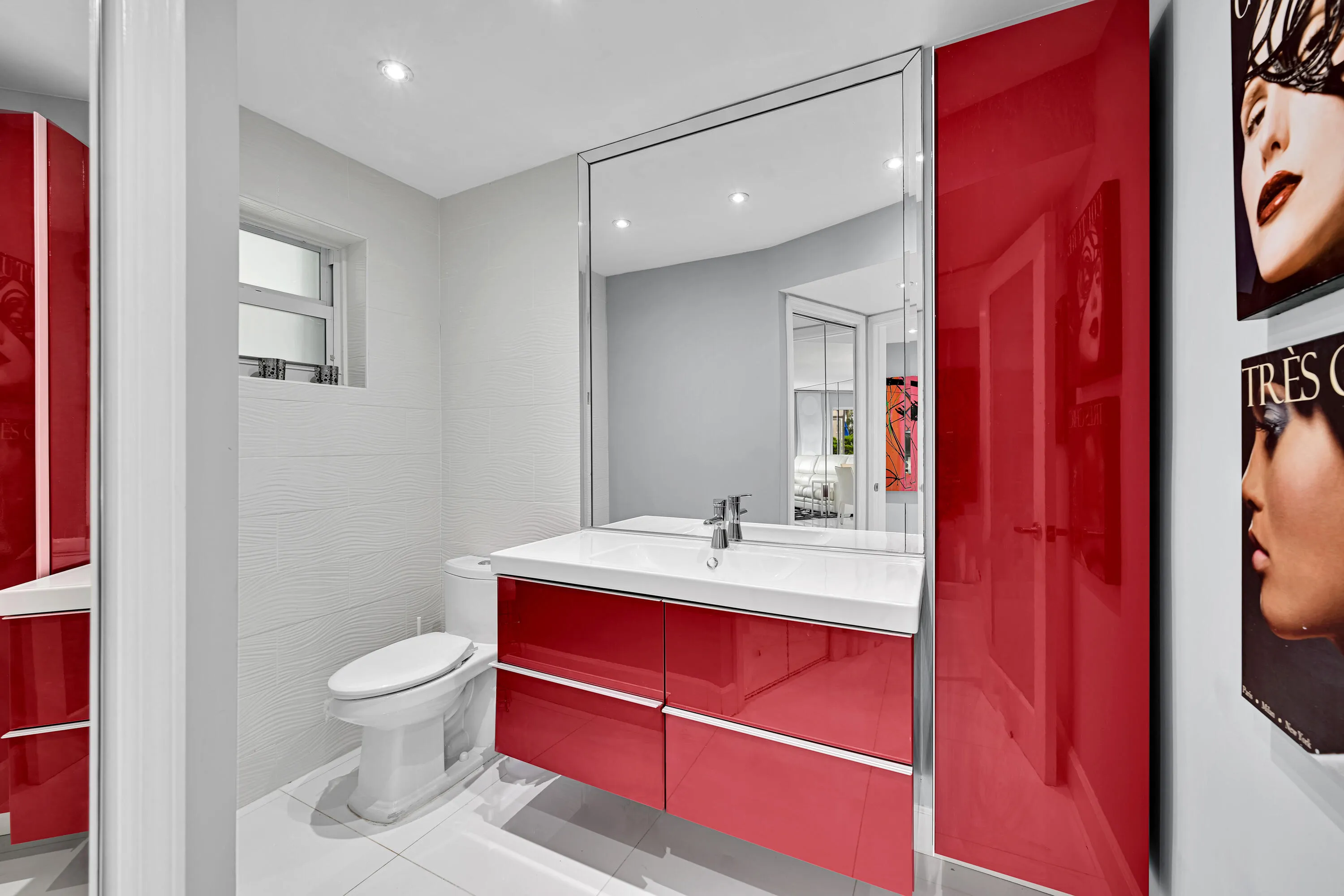 Powder room/Half Bathroom