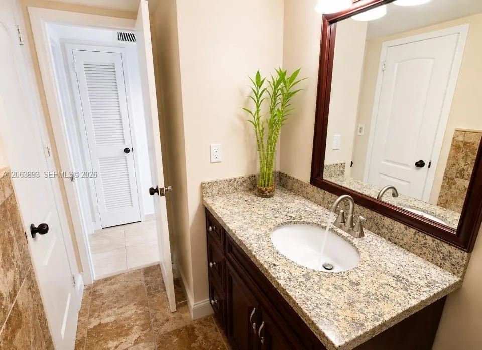 PRINCIPLE BATHROOM SHOWER AND TUBB COMBINATION