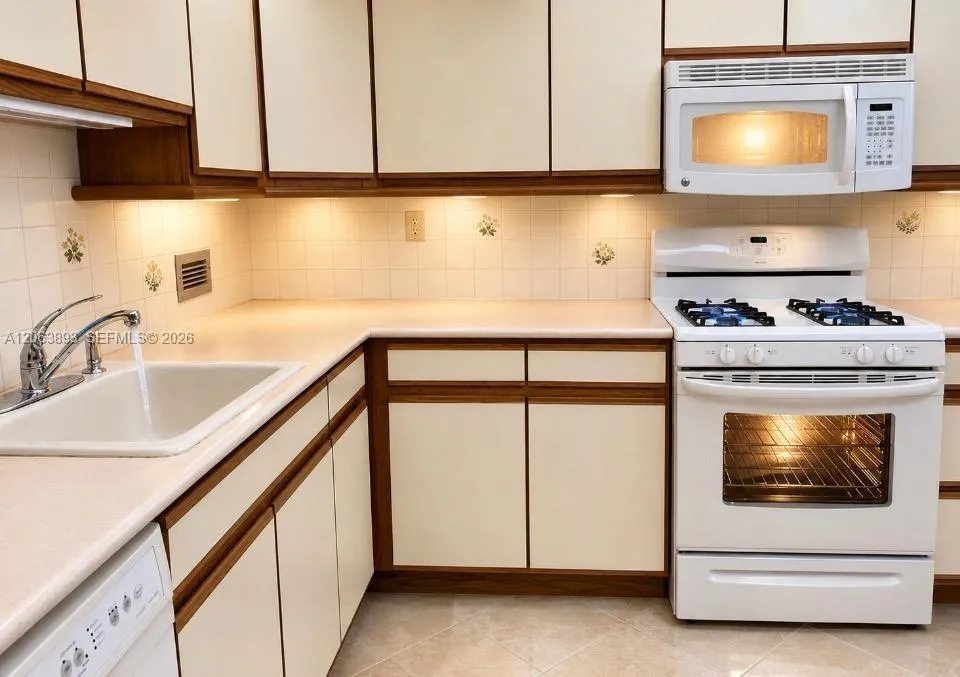 EQUIPPED WITH NATURAL GAS COOKING