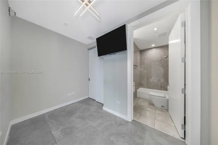 5th Bedroom in suite or Den
