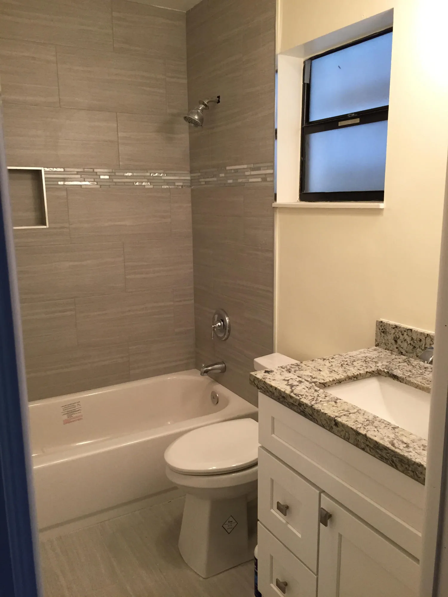 Bath with tub