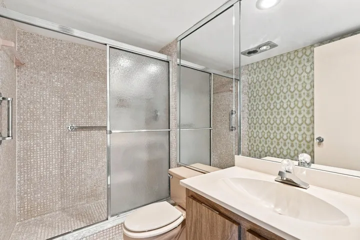 21_bathroom