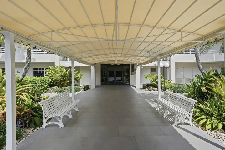 04_exterior entry