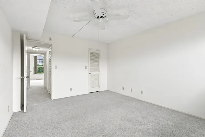 23_bedroom
