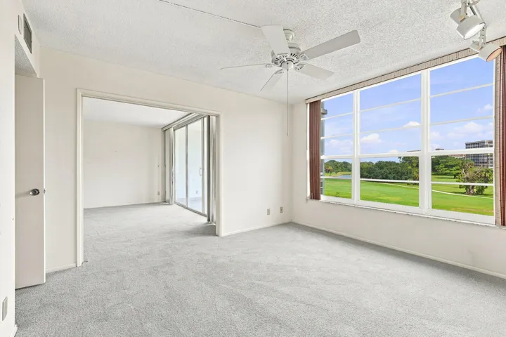 19_bedroom