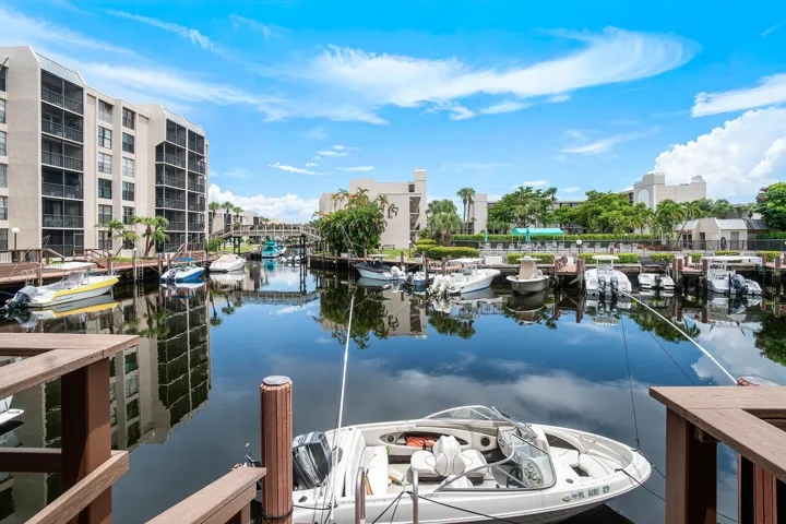 042-4RoyalPalmWay-402-BocaRaton-FL-33432