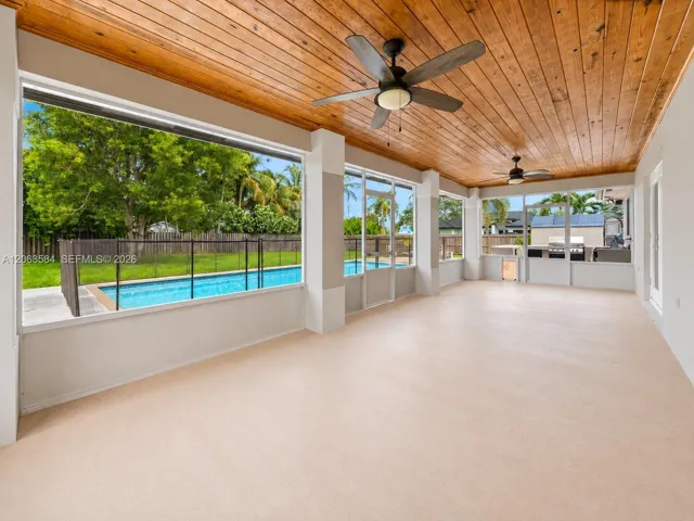 Covered screened patio
