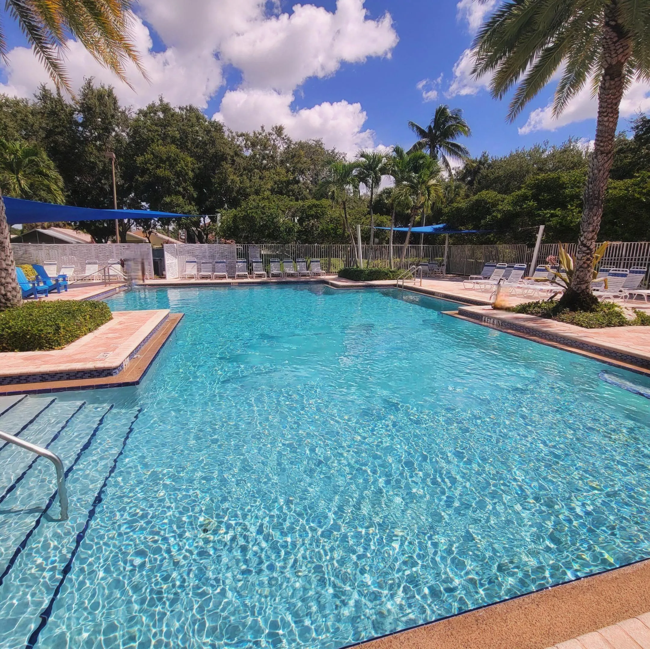 COMMUNITY POOL & SPA