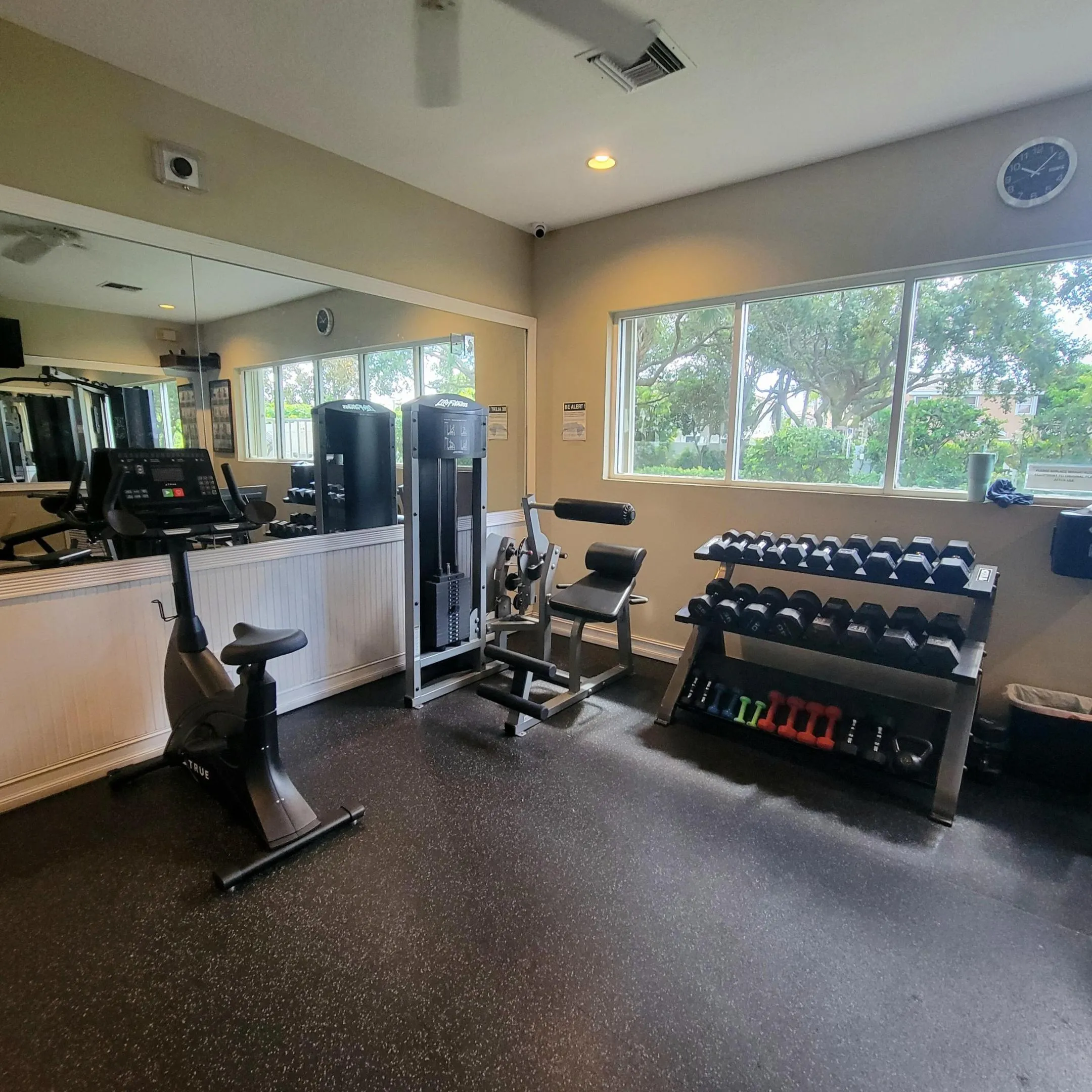 FITNESS ROOM