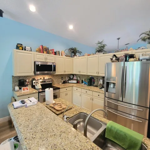 OPEN KITCHEN