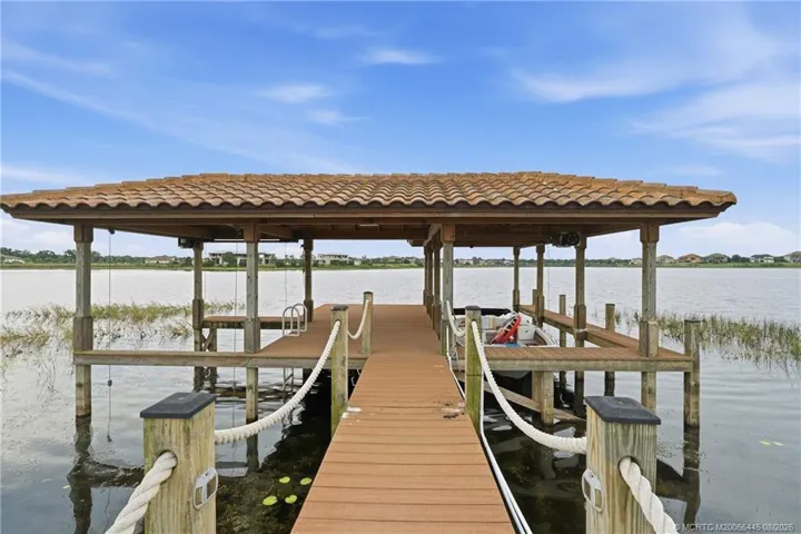Lifts for boat and 2 jet skis. LAKE VIEWS
