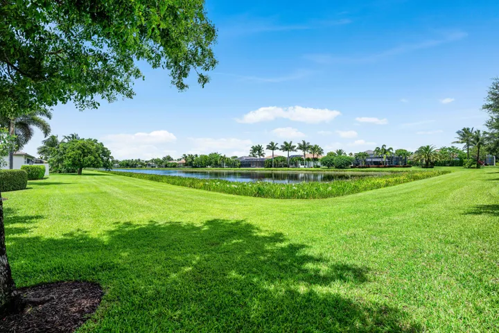 Oversized Corner Lot - Sides To Lake
