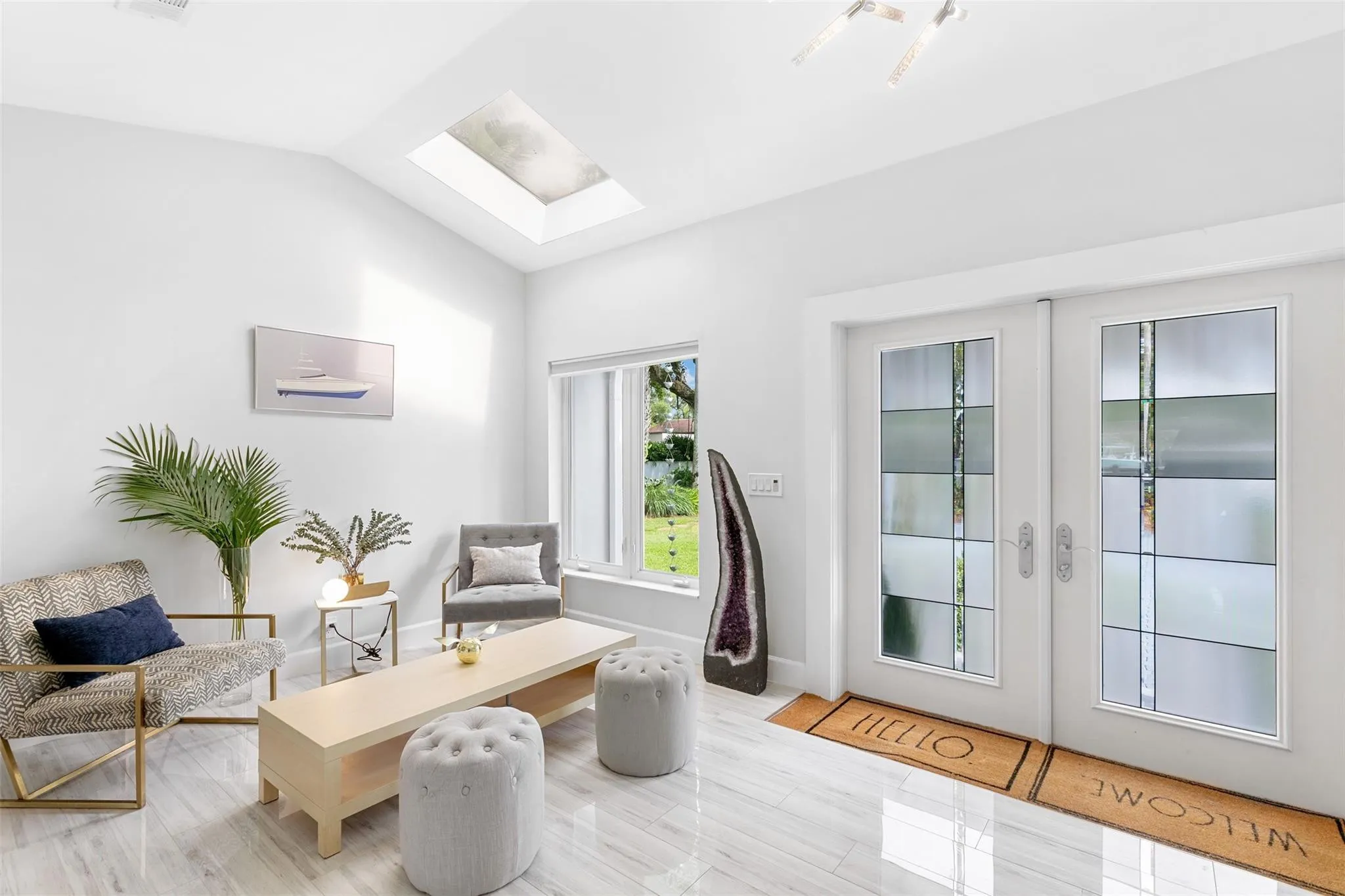 Vaulted ceiling with an integrated skylight