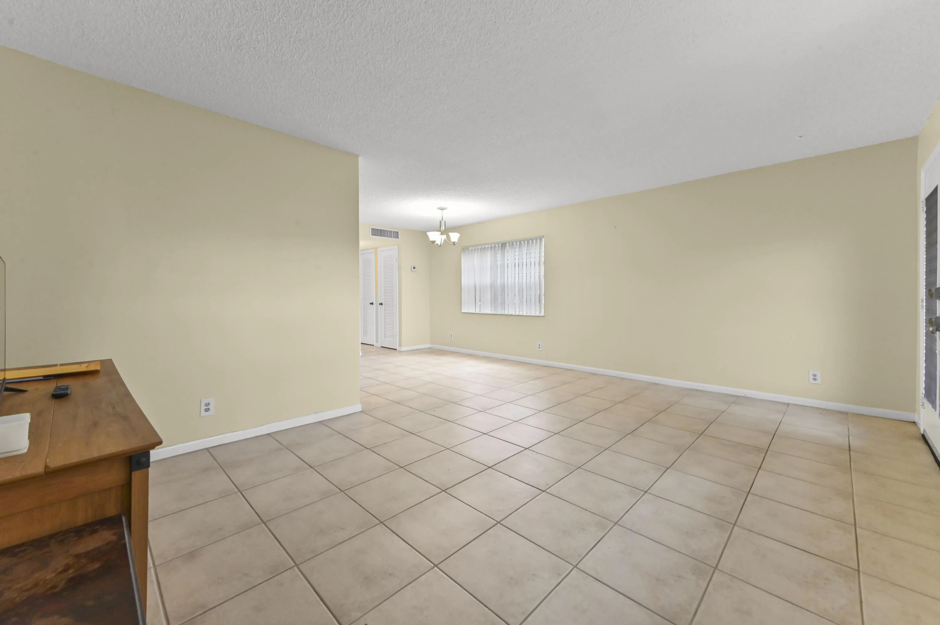 06 Living Room 03