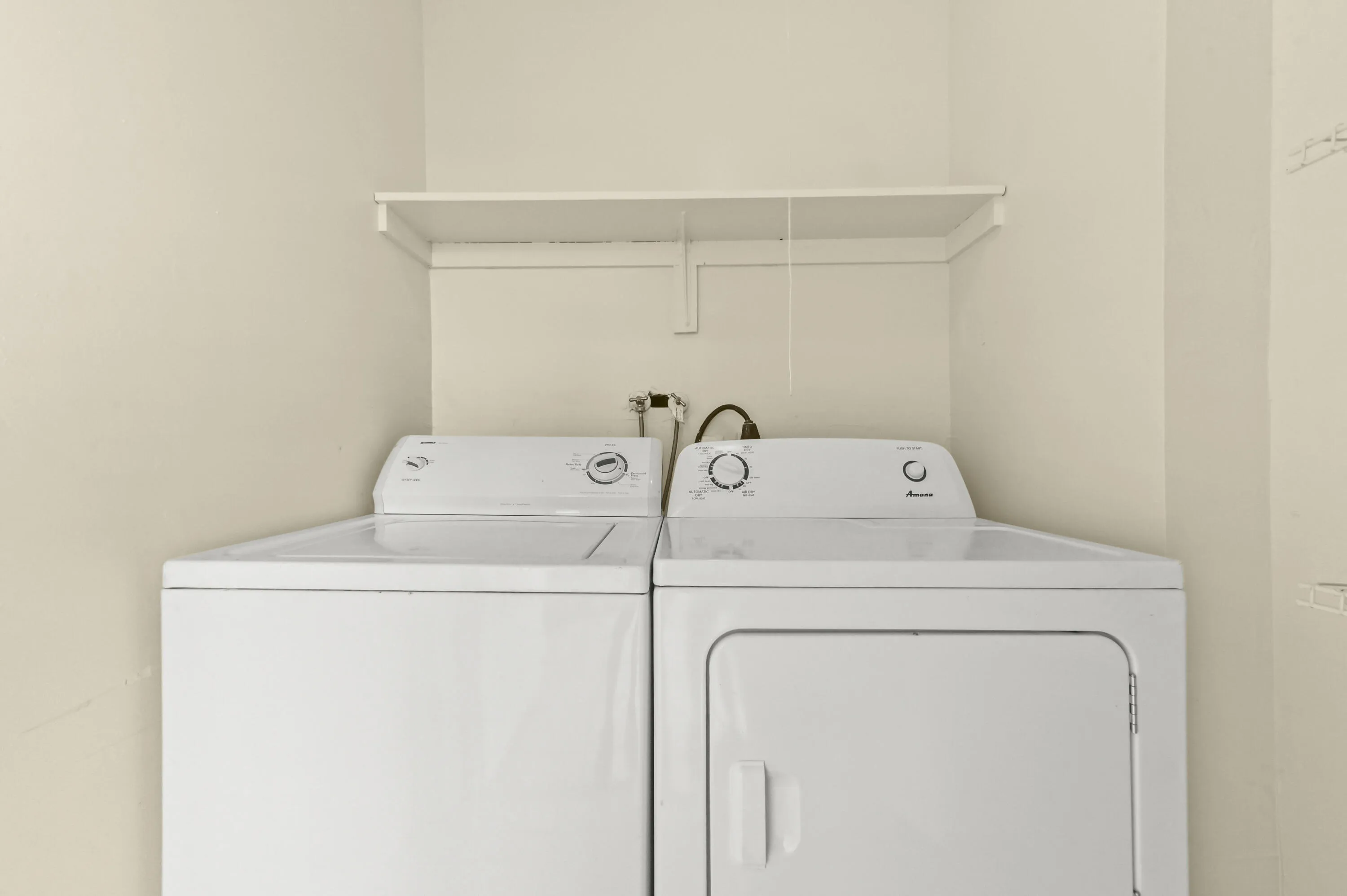 15 Laundry Room 01