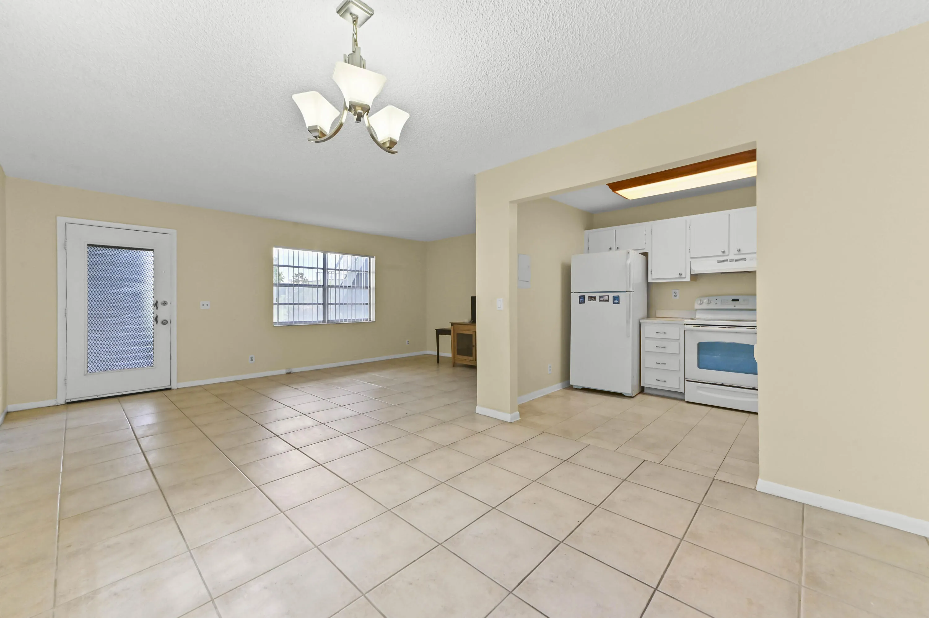 08 Dining Room 02
