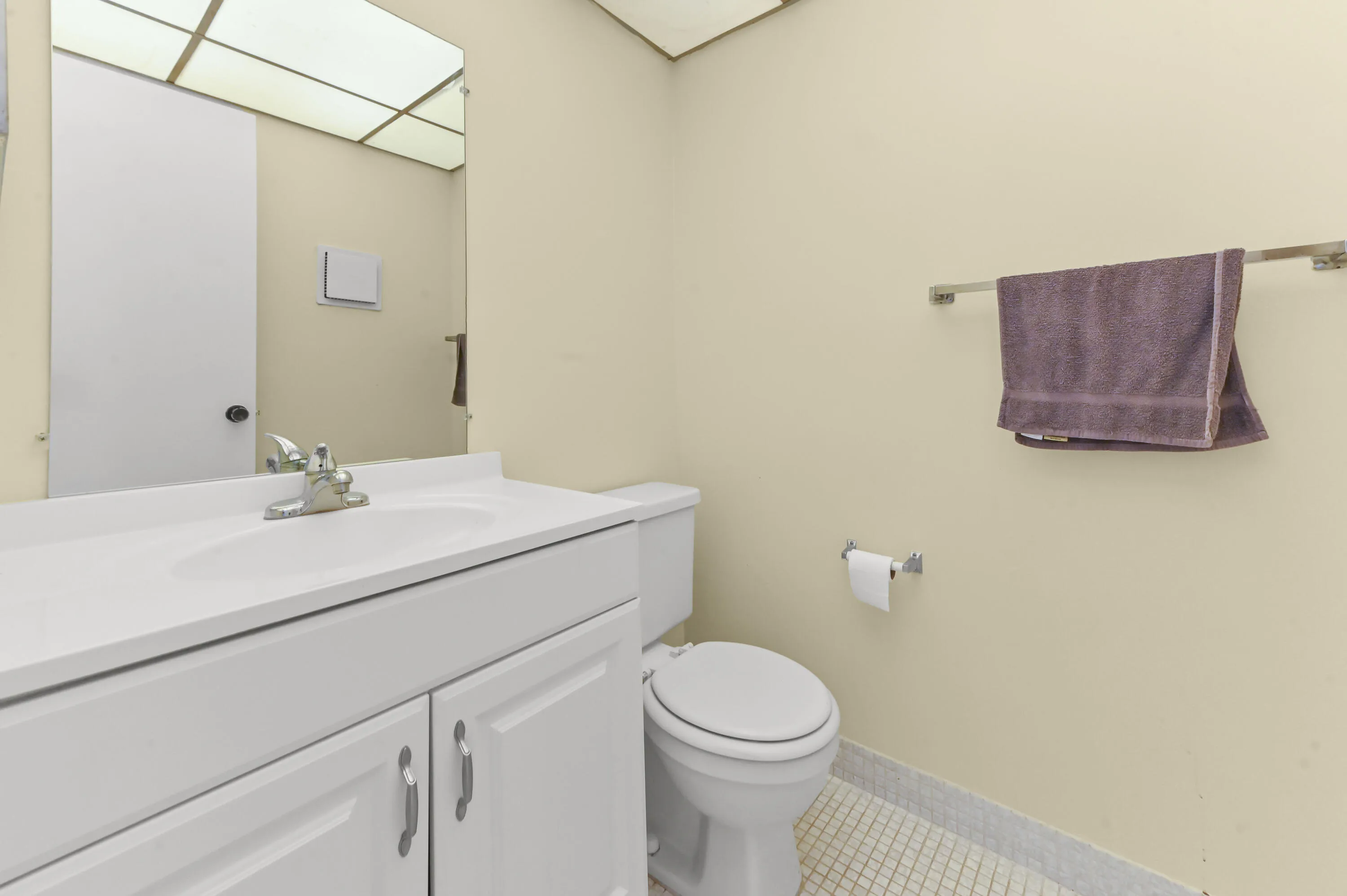10 Bathroom 01