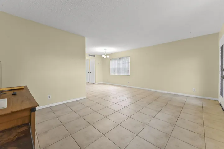06 Living Room 03