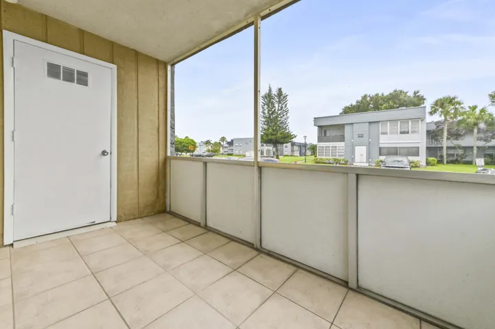 16 Patio 01