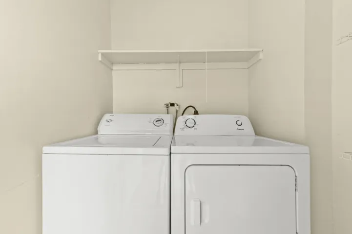 15 Laundry Room 01