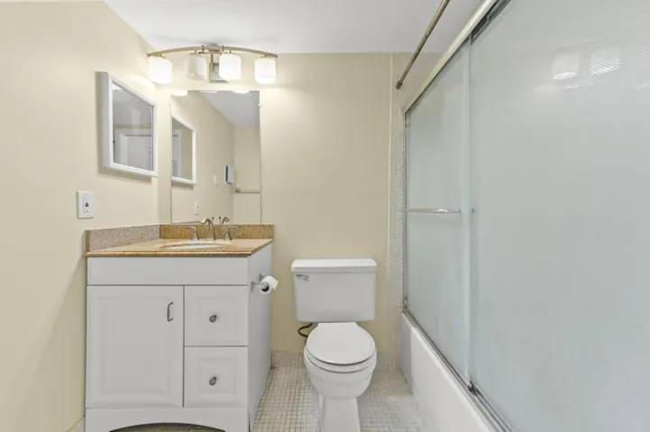 14 Bathroom 01