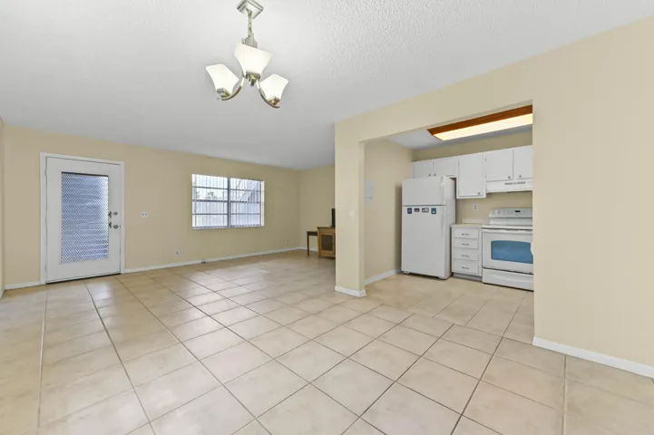 08 Dining Room 02