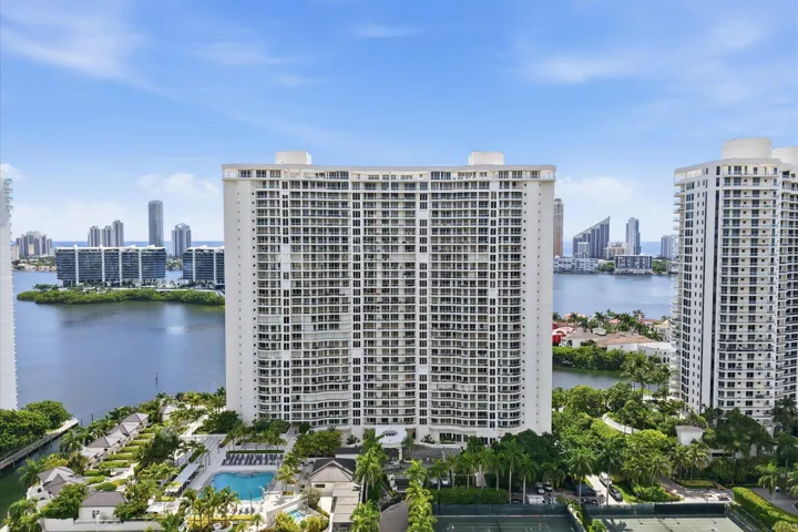 64-7000 Island Blvd apt 907_064