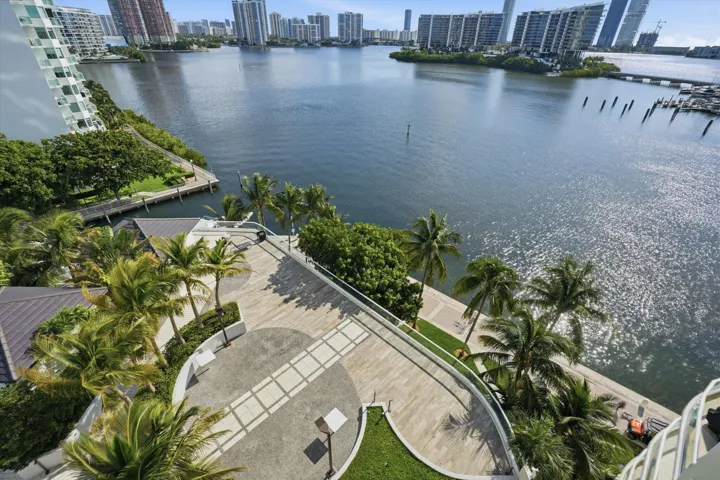 28-7000 Island Blvd apt 907_028