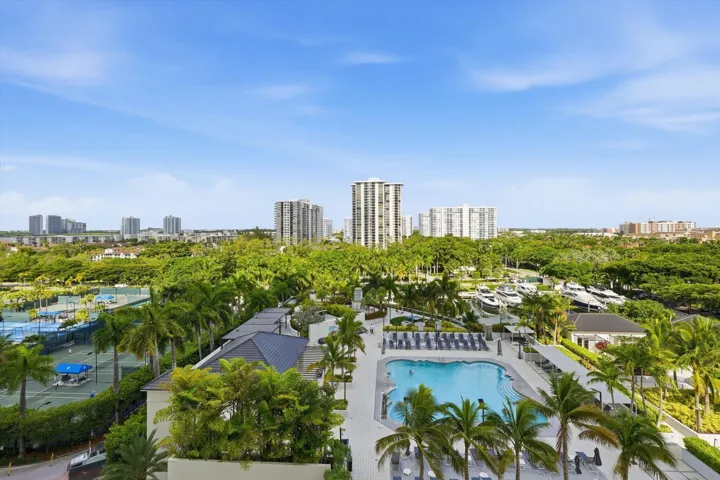 34-7000 Island Blvd apt 907_034