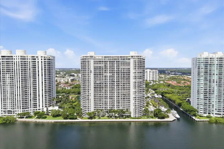 62-7000 Island Blvd apt 907_062