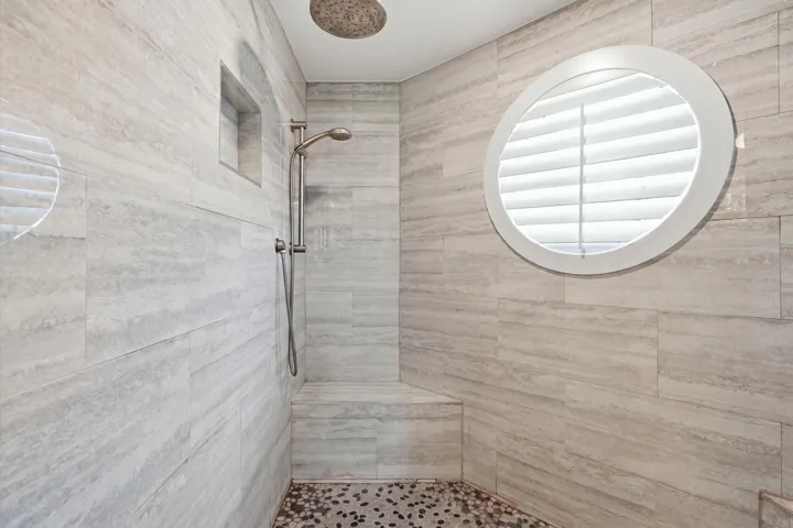 11-7000 Island Blvd apt 907_011